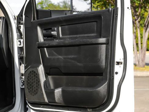 Used 2018 RAM 2500 Tradesman w/ Chrome Appearance Group image 48