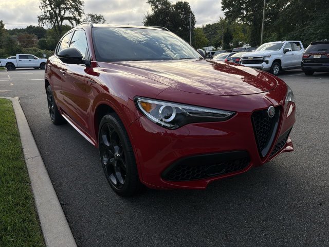 Used 2023 Alfa Romeo Stelvio Estrema AWD/4WD image 2