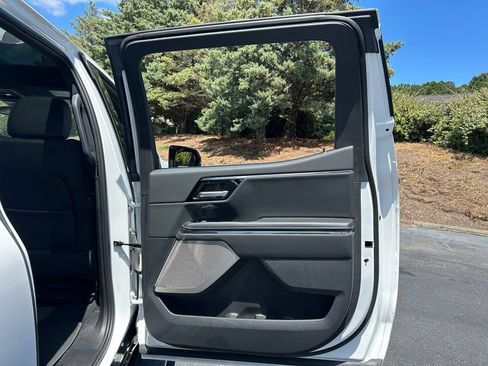 Used 2025 GMC Sierra EV Denali AWD/4WD image 57