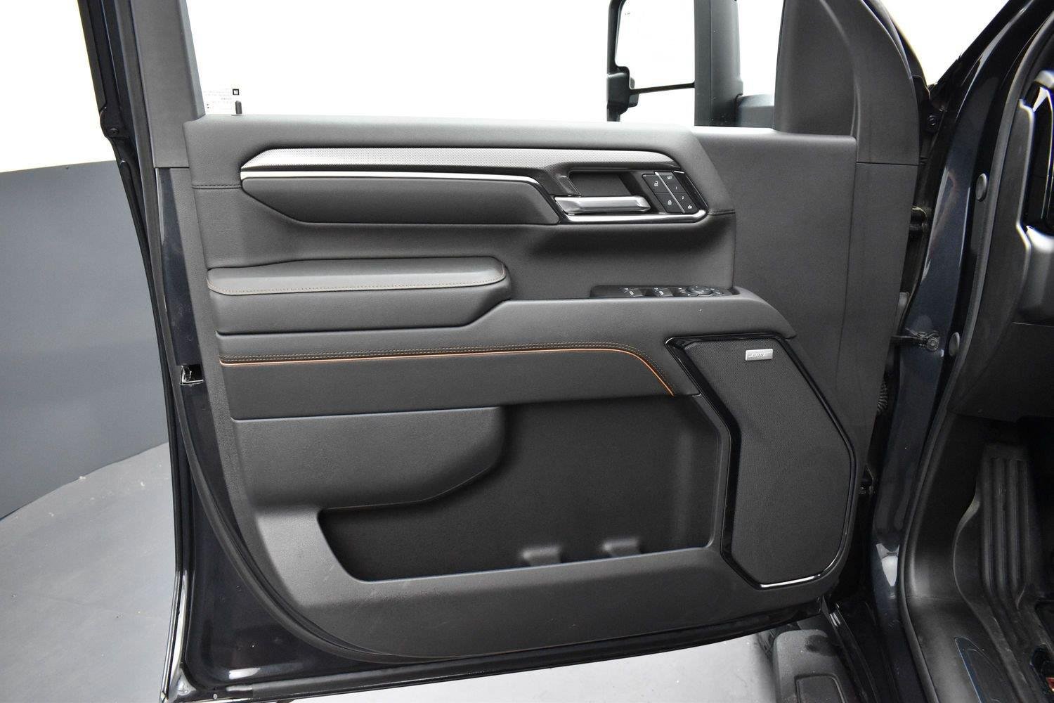 Used 2024 GMC Sierra 2500 AT4 w/ AT4 Premium Plus Package AWD/4WD image 9