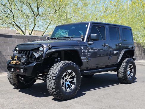 Used 2018 Jeep Wrangler Unlimited Sport w/ Connectivity Group AWD/4WD image 4