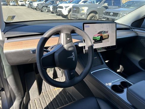 Used 2025 Tesla Model Y Long Range image 10