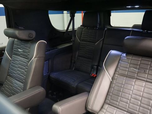 Used 2023 Cadillac Escalade ESV Sport Platinum w/ LPO, ONYX Package image 24