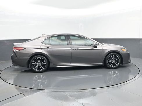 Used 2020 Toyota Camry SE w/ Cold Weather Package image 4