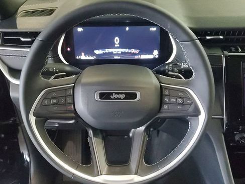 Used 2025 Jeep Grand Cherokee L Altitude image 30