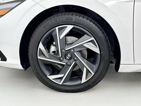 Used 2024 Hyundai Elantra Limited FWD image 33