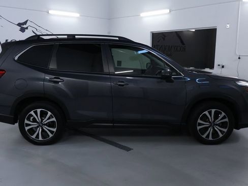 Used 2021 Subaru Forester Limited image 8