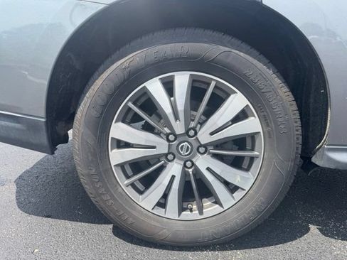 Used 2017 Nissan Pathfinder SV AWD/4WD image 10