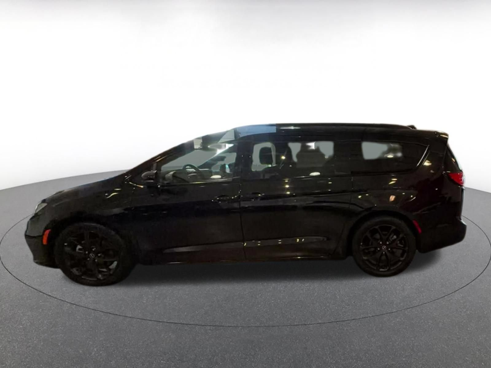 Used 2025 Chrysler Pacifica Limited FWD image 8