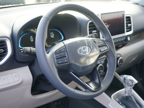 New 2025 Hyundai Venue Limited image 9