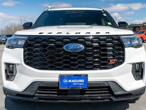 Used 2025 Ford Explorer ST AWD/4WD image 3