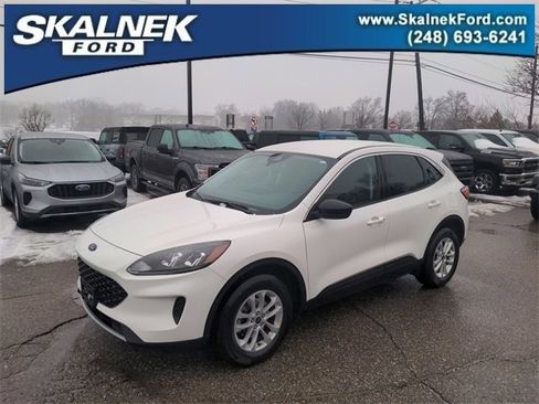 Certified 2022 Ford Escape SE w/ Cold Weather Package image 1