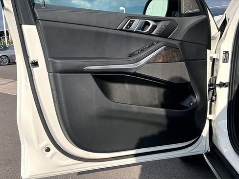 Used 2022 BMW X5 xDrive45e image 18