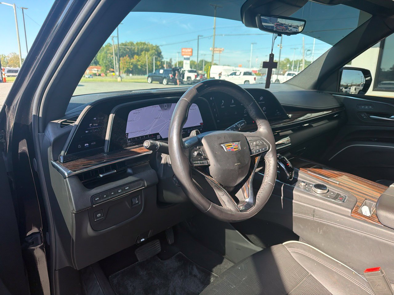 Used 2024 Cadillac Escalade ESV Premium Luxury AWD/4WD image 4