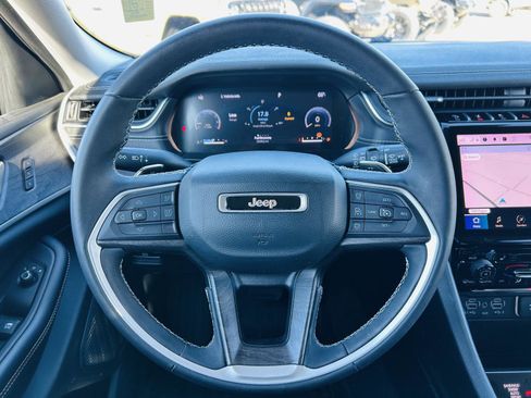 Used 2023 Jeep Grand Cherokee L Limited w/ Black Appearance Package image 18