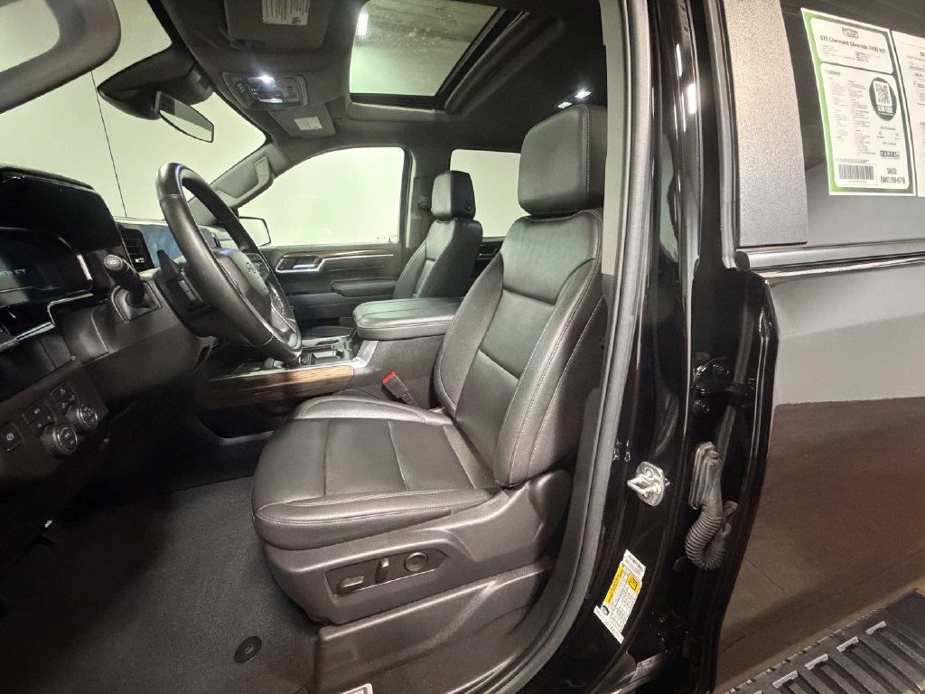 Used 2025 Chevrolet Silverado 1500 RST w/ Convenience Package II AWD/4WD image 13