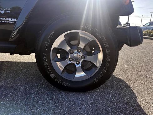 Used 2018 Jeep Wrangler Unlimited Sahara w/ Connectivity Group image 6