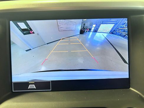 Used 2023 GMC Acadia SLT image 15