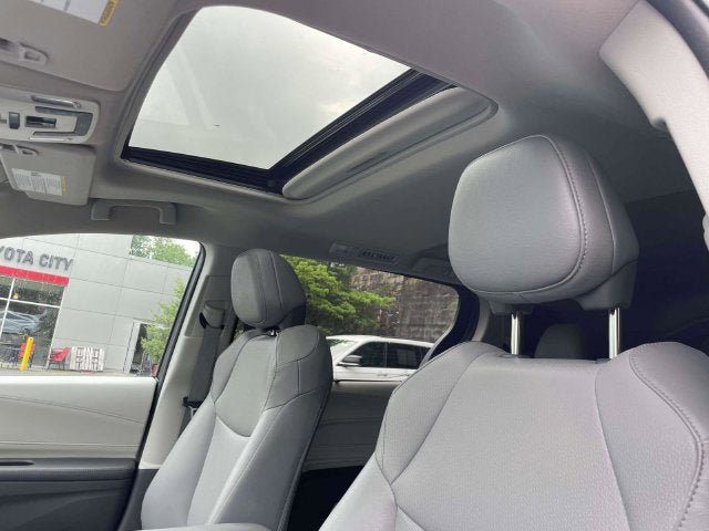 Certified 2025 Toyota Sienna XLE FWD image 21