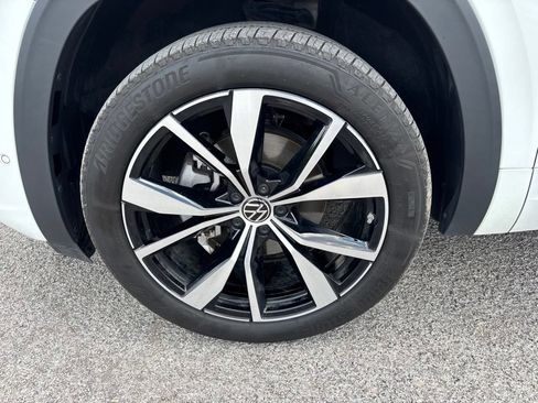Used 2026 Volkswagen Atlas Cross Sport SEL Premium R-Line AWD/4WD image 7