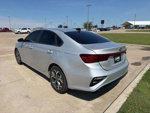 Used 2019 Kia Forte LXS FWD image 4