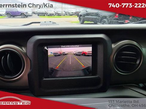 Used 2022 Jeep Gladiator Sport image 17