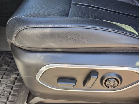 Used 2024 Jeep Wagoneer L Series II AWD/4WD image 22