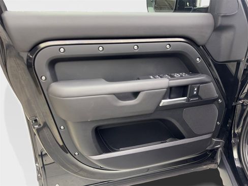 Used 2025 Land Rover Defender 110 S image 24