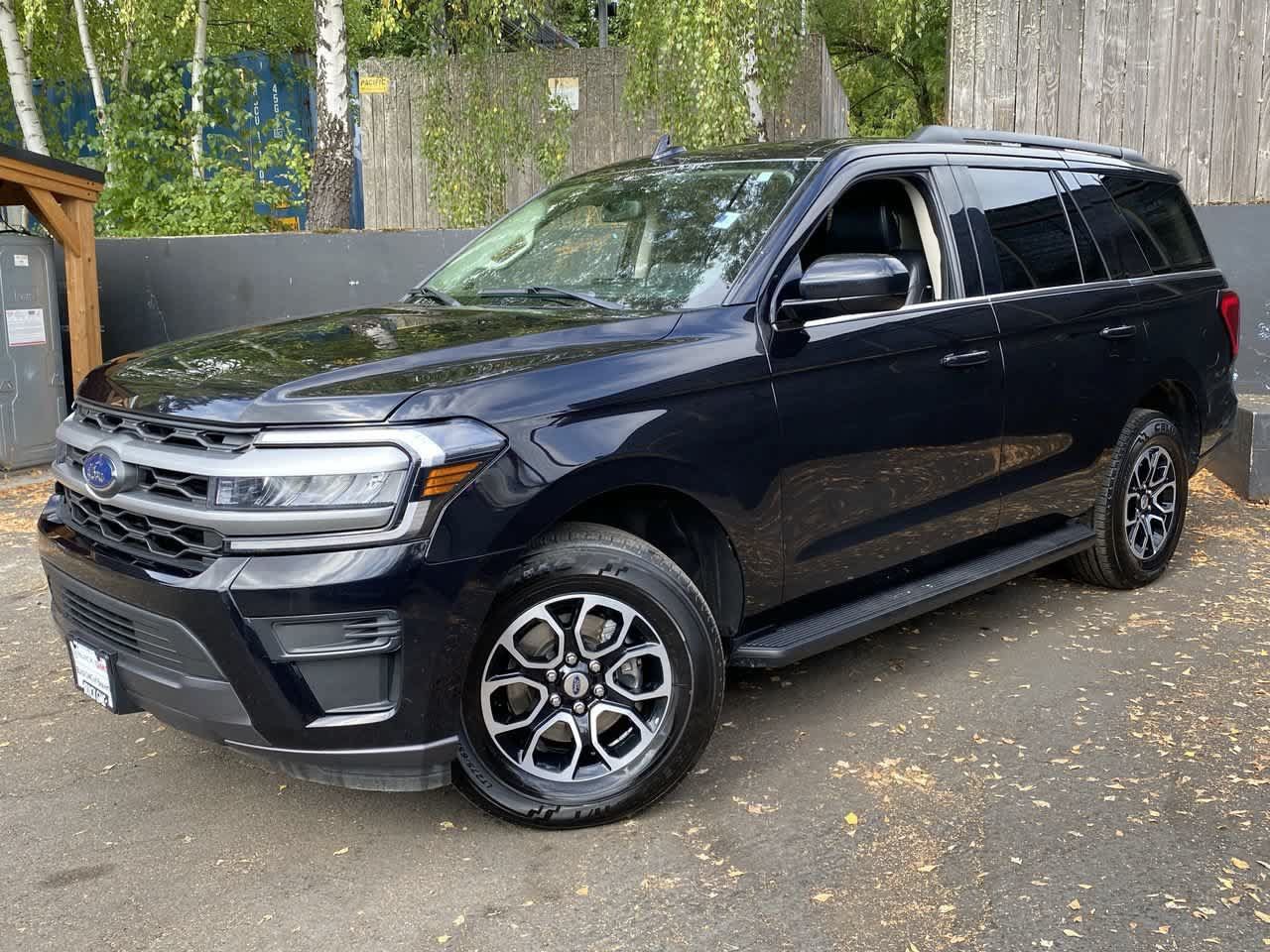 Used 2024 Ford Expedition XLT AWD/4WD image 1