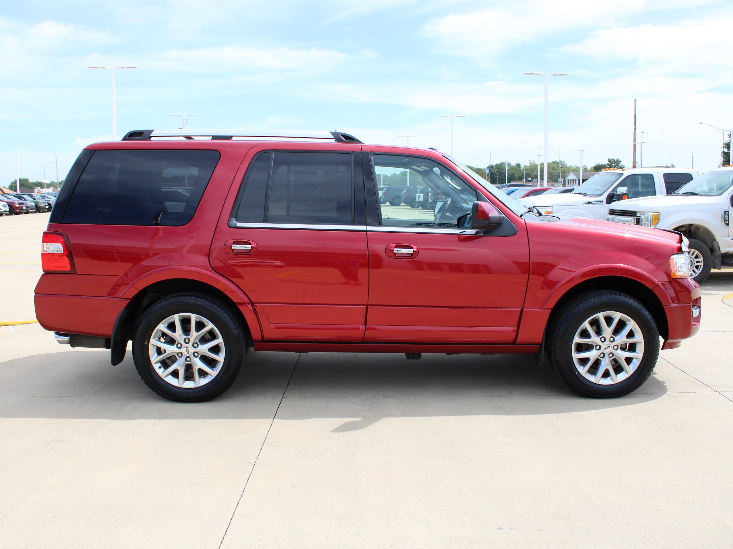 Used 2017 Ford Expedition Limited w/ Equipment Group 301A AWD/4WD image 7