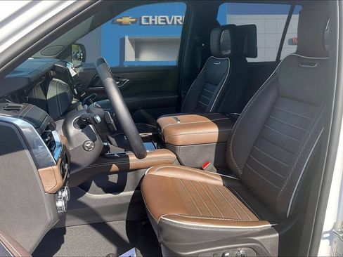 Used 2025 GMC Yukon Denali Ultimate AWD/4WD image 21
