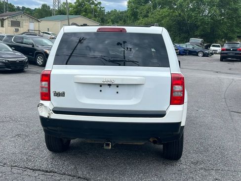 Used 2017 Jeep Patriot Sport w/ Power Value Group AWD/4WD image 4