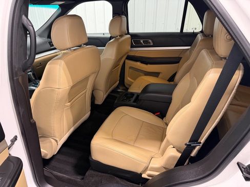 Used 2016 Ford Explorer XLT w/ Equipment Group 202A image 6