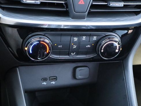 Certified 2024 Buick Encore GX Sport Touring FWD image 17