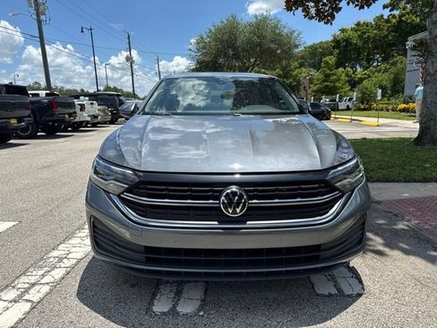 Used 2024 Volkswagen Jetta SE FWD image 3