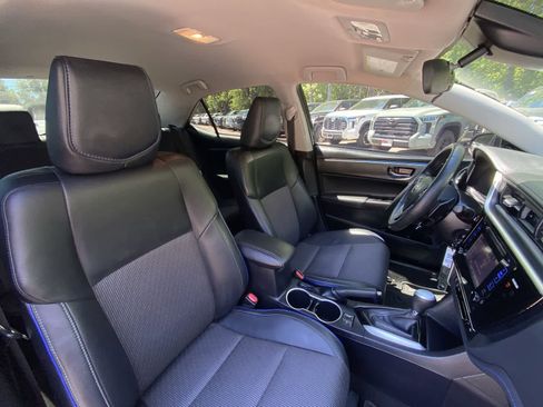 Used 2017 Toyota Corolla SE w/ Body Protection Package FWD image 21