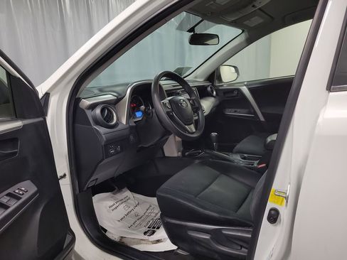 Used 2016 Toyota RAV4 LE image 12