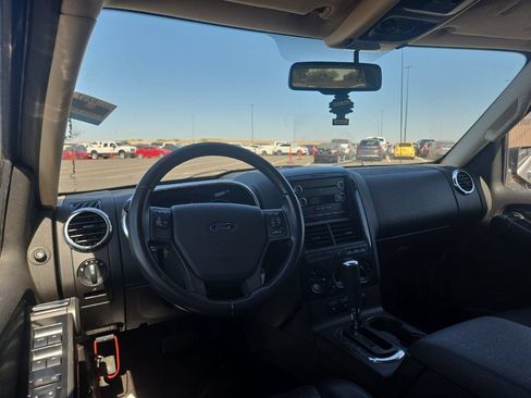 Used 2010 Ford Explorer XLT AWD/4WD image 6