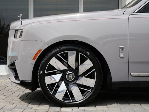 Used 2026 Rolls-Royce Cullinan AWD/4WD image 12