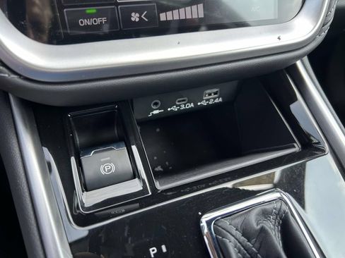 Certified 2025 Subaru Outback Limited AWD/4WD image 18