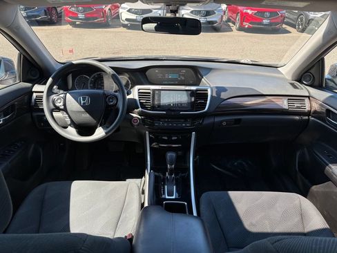Used 2024 Toyota Corolla SE FWD image 31