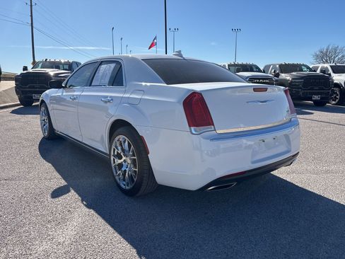 Used 2019 Chrysler 300 Limited image 3