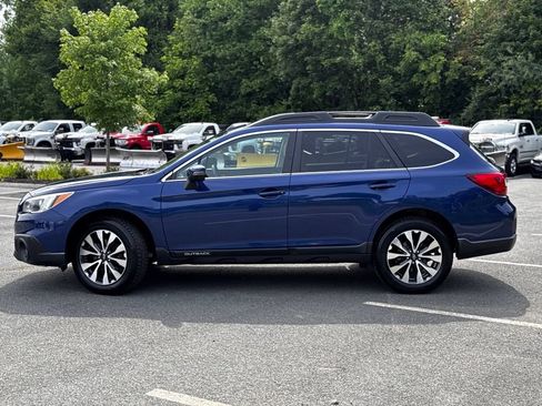 Used 2017 Subaru Outback 3.6R Limited AWD/4WD image 3