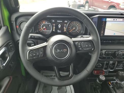 Used 2025 Jeep Wrangler Unlimited Rubicon AWD/4WD image 19