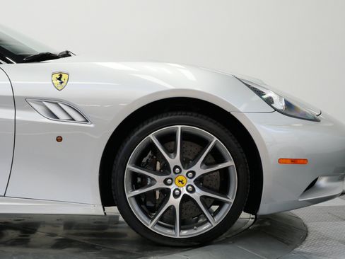 Used 2011 Ferrari California RWD image 55