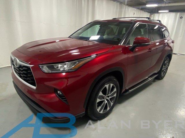 Used 2020 Toyota Highlander XLE FWD image 1