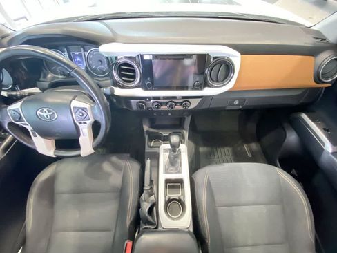 Used 2016 Toyota Tacoma SR5 w/ SR5 Appearance Package (DN) AWD/4WD image 23
