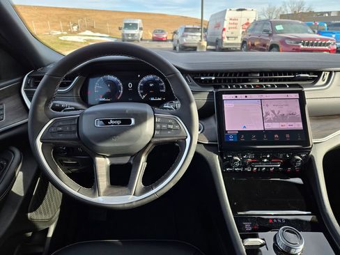 New 2025 Jeep Grand Cherokee Limited image 16