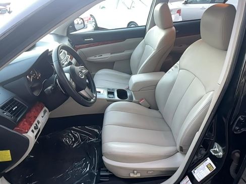 Used 2010 Subaru Outback 2.5i Limited w/ Popular Equipment Group 1B image 6