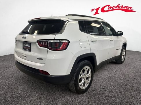 Used 2024 Jeep Compass Latitude AWD/4WD image 23